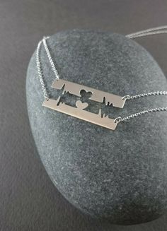 Necklace Silver Layered, Silver Layered Necklace, قلادات متدلية, Edgy Jewelry, Jewelry Accessories Ideas, Couple Necklaces