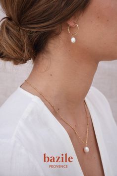 Jewel Wedding, Gold Pearl Necklace, Classy Jewelry, Jewelry Photography, Girly Jewelry, Jewelry Inspo, Simple Jewelry, Dainty Jewelry, Pretty Jewellery