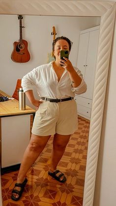 #BEAUTY, #RELATIONSHIPS #Fashion #Animals #Outfits #Winter Outfits #Animal Plus Size Shorts Outfit, Different Body Sizes, Body Positive Photography, Dark Academia Outfits, Academia Outfits, Outfit Looks, Two Friends, Warm Weather Outfits