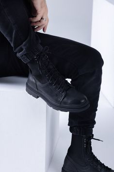 Urban Leather Lace-up Winter Boots, Urban Leather Lace-up Boots For Winter, Fall Streetwear Boots With Plain Toe, Urban High Ankle Winter Boots, Plain Toe Boots For Fall Streetwear, Urban Boots With Reinforced Round Toe, Rugged Round Toe Boots For Streetwear, Streetwear Ankle Work Boots With Leather Footbed, Leather Chelsea Boots For Streetwear With Round Toe