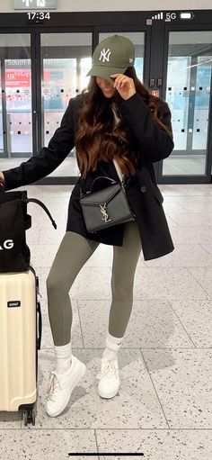 Comfy Airport Outfit Summer, Stylish Airport Outfits, Airport Outfit Winter, Airport Outfit Summer, Athleisure Chic