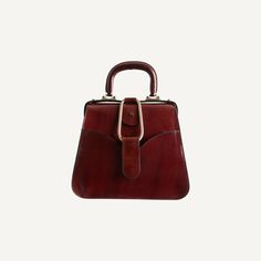 VINTAGE ETIENNE AIGNER HANDBAG – PLAIN GOODS Etienne Aigner Handbags, True Autumn, Money Fashion, Shell Design, Etienne Aigner, Old Money, Vintage Accessories, Leather Handmade, Bucket Bag