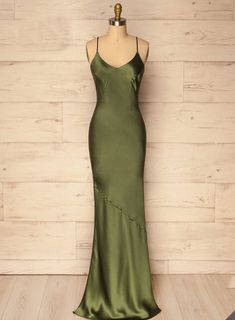 Slim Green Dress, Olive Green Floor Length Dress, Prom Dresses Simple Elegant Classy, Funky Prom Dress, Army Green Prom Dress, Green Long Dress Outfit, Long Green Silk Dress, Green Silk Prom Dress, Indie Prom Dress