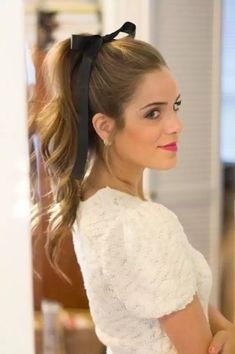 How to Look Preppy- 18 Preppy Hairstyles for Women Hair Poof, College Hairstyles, Curly Hair Ponytail, Preppy Hairstyles, Romantic Hairstyles, Ribbon Hairstyle, Christmas Hairstyles, Peinados Fáciles Para Cabello Corto, Black Hairstyles