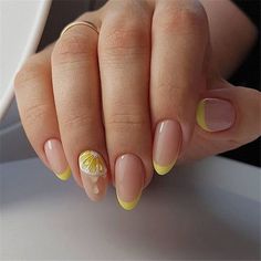 Glow in the Dark Nail Art for Summer Nights and Parties Nail Art Fruit, Fruit Nail Designs, Lemon Nails, Yellow Nail Art, Yellow Nails Design, Unghie Nail Art, Manicure Gel, Almond Nails Designs, Bright Nails