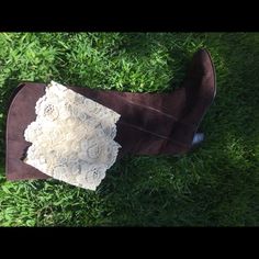 These Sexy Lace Pastel Floral Flower Print Boot Cuffs Are Simply An Adorable Addition To Any Outfit That Involves Boots! They Are Super Comfortable So Can Wear Them Directly On Your Skin Or Over Pants! Rhinestone Tights, Lace Boot Cuffs, Thigh Garter, Fishnet Top, Nylon Leggings, Accessories Cute, Lace Cuffs, Cute Black Cats, Fishnet Tights