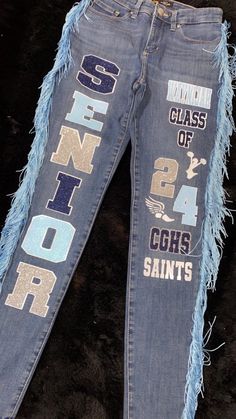 Junior Homecoming Shirts, Senior Picture Pants Outfits, Class Of 2024 Jean Ideas, Senior Jeans With Fringe, Senior Head Outfits, Hoco Senior Jeans, Custom Senior Pants, Senior Pinning Outfits, Senior Jeans Black People