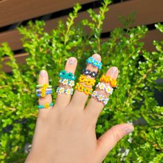 Adorable Minimalist Ring <3 These Daisy rings are hand made with love 💗 using seed beads. Please feel free to message me with any questions. Sunflower Bead Ring, Multicolor Beaded Flower Ring As Gift, Daisy Beaded Rings, Daisy Ring Beads, Cheap Flower-shaped Rings With Colorful Beads, Daisy Ring, Minimalist Rings, Beaded Rings, Stackable Rings