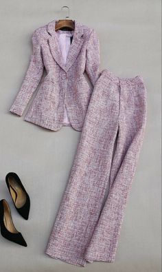 Women Blazer Suit Outfit, Office Wear Women Western, Pant And Blazer For Women, Lady Office Wear, Blazer Suit Women Classy, Fashionable Office Wear, Pant Coat Women, Women Suits Business Office Outfits, Woman Suit Fashion Chic