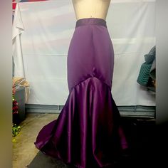 Beautiful Deep Plum Color Handcrafted Mermaid Style Stain Skirt With French Hem, Invisible Zipper. Size 7-8 (Mannequin Is A Size 4) Dry Clean Only French Hem, Style Satin Skirt, Dresses Mermaid Style, Deep Plum Color, Deep Plum, Dresses Mermaid, Mermaid Style, Plum Color, Satin Skirt