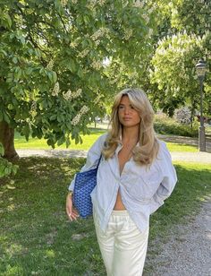 Matilda Djerf Aesthetic, Mia Vibes, Breezy Shirt, Matilda Djerf Style, College Fits, Matilda Djerf, Mama Mia, Yoga Pants Outfit, Stockholm Fashion