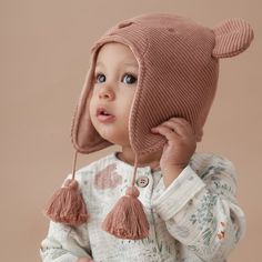 This rust-colored bear aviator knit baby hat is perfect for every adventurous babe. It is made from 100% cotton with fleece lining, excellent for keeping your baby warm on cold, windy days. Adorned with a sweet face and cotton tassel details, it really is a one-of-a-kind knit baby hat. This animal baby hat is made with the highest quality fabrics to provide maximum durability making it a truly luxury baby gift.

100% cotton knit baby with polyester lining
Whimsical character design with cotton t Knit Baby Hat, Luxury Baby Gifts, Baby Boy Hats, Unique Baby Shower Gifts, Baby Bonnets, Muslin Baby, Elegant Baby, Animal Baby