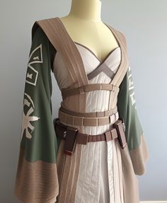 Cool Jedi Outfits, Star Wars Themed Dress, Jedi Knight Outfit, Star Wars Modern Outfits, Star Wars Jedi Outfit Design, Padawan Outfit Female, Elf Formal Wear Male, Nature Clothes Design, Jedi Fashion Inspiration