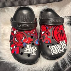 Custom Made Boys Spider-Man Crocs **If You Would Like Their Name On It Message Me And I Will Do So** Toddler Boys Valentines Basket, Spider Man Favors, Spider Man Crocs, Spiderman Things To Buy, Spider-man Room, Boys Trendy Outfits, Spiderman Crocs, Spiderman Clothes, Spider Man Custom