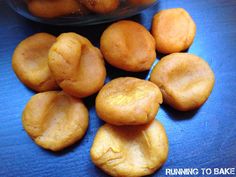 some kind of food that is in a bowl on a blue tablecloth with the words running to bake written below it