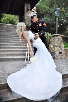 Military Couple Photography, Military Marriage, Doctor Who Wedding, Military Photography, Engagement Photos Country, Wedding Engagement Pictures, Wedding Types, Military Wedding