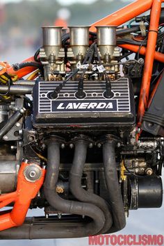 an orange and black engine on top of a motorcycle with the words laverda written on it