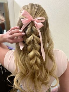 Hear Ideas, Kindergarten Clothes, Concert Hair, Aurora Fashion, Preppy Hairstyles, Promotion Ideas, Hairstyle Examples, Hair Inspiration Long