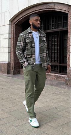 Jeans And T Shirt Outfit For Men, Casual Wear For Men Street Style, Mens Athletic Streetwear, Spring Outfits For Men Street Styles, Outfit Homme Aesthetic, Summer Looks Men Aesthetic, Easter Fits Men, Guys Casual Outfits Street Style, Green Fall Outfit Men