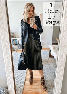 Black Pleated Skirt Outfit, Fii Puternic, Pleated Midi Skirt Outfit, Midi Skirt Outfit Winter, Skirt Outfit Fall, Rok Outfit, Black Skirt Outfits, Pleated Skirt Outfit, Leather Skirt Outfit