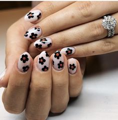 Floral Nail Art Short Nails, Black Flower Nails, Fun Fall Nails, Cute Gel Nails, Nail Forms, Floral Nails, Short Acrylic Nails