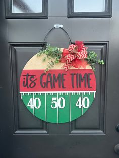 a sign that says it's game time on the front door