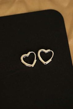 Pretty Heart, Statement Fashion, Dope Jewelry, Girly Accessories, Jewelry Fashion Trends, Cute Heart, Jewelry Lookbook, Hanging Earrings, Fashion Jewelry Earrings