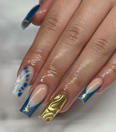 Good And Blue Nails, Short Acrylic Nails Summer 2024, Blue And Gold Nails Acrylic, Gold Blue Nails, Nails Ombre Chrome, Blue Nail Inspo Acrylic, Gold And Blue Nails, Nails Blue And Gold, Fall Nails Chrome