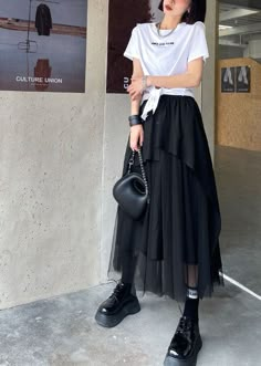 Asymmetrical Skirt Outfit, Black Tulle Skirt Outfit, Black Skirt Outfit Summer, Patchwork Skirts, Tulle Skirts Outfit, Black Skirt Outfits, Tulle Skirt Black, Rock Outfit, Patchwork Skirt