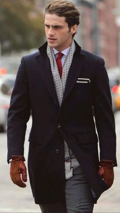 Discover timeless and sophisticated Office Old Money Fashion For Men. Get inspired by 20+ influencer-approved looks to elevate your style in 2024. Classy Hairstyles, Herren Style, Classy Suits, Mens Fashion Smart, Winter Outfits Men, How To Wear Scarves, Men Fashion Casual Outfits, Mens Winter Fashion, Well Dressed Men