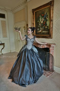 Mimi Dress, Beautiful Ball Gowns, Tudor Costumes, Princess Core, Period Dress, Fantasy Dresses, Taffeta Dress, Princess Outfits, Formal Outfit