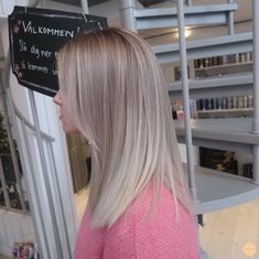 Tmavý Blond, Hair Dyed, Blonde Hair With Bangs, Balayage Hair Blonde, Funky Hairstyles, Hairstyles For Round Faces, Everyday Hairstyles, Blonde Beauty