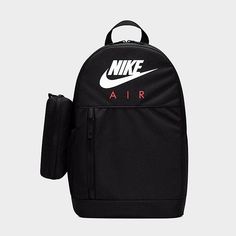 Zaino Air Nike (20 l) Dalla lezione all'allenamento, questa borsa è fatta per trasportare tutto. Uno spazioso scomparto principale ha spazio per i tuoi libri e altri attrezzi. La tasca frontale con zip mantiene i tuoi piccoli oggetti essenziali organizzati e facili da raggiungere. Se ciò non bastasse, un astuccio contiene utensili per scrivere, così non dovrai cercare una penna o una matita sul fondo della borsa. Benefici Il ciclo di trasporto ti offre un'opzione di trasporto alternativa. Gli spallacci imbottiti sono regolabili per una vestibilità comoda. La tasca laterale in rete si allunga per contenere una bottiglia d'acqua. L'astuccio removibile aggiunge organizzazione agli utensili per scrivere. Dettagli prodotto 42 x 26 x 11 cm (Altezza x Larghezza x Profondità) 20 l 100% poliestere Nike Air Backpack, Nike Air Bag, Nike Bags Backpacks, Nike Bag, Mochila Nike, Air Nike, Nike Backpack, Nike Bags, Basic Skin Care Routine