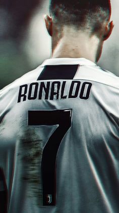 the back of a soccer player's jersey with ronaldo number seven on it