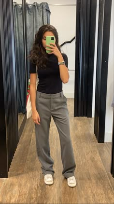 Causal Work Fits, Cosmetologist Outfit, Korean Outfits Ideas, European Style Outfits, Look Office, Uni Outfits, Looks Street Style, Fashion Attire, Work Looks