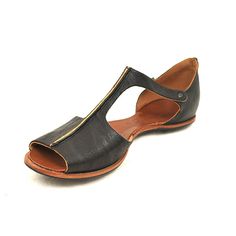 Timber : Cliff Dweller Women's Sandal || Cydwoq Cydwoq Shoes, Cheap Womens Shoes, Shoe Shopping, Shoes Photography, Leather Shoes Woman, Shoes With Jeans, Clarks Shoes, Handmade Shoes, Buy Shoes