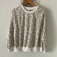 Old Navy Animal Print Crew Neck Sweatshirt Size L Nwot Cream Graphic Print Sweatshirt For Loungewear, Relaxed Fit Cream Sweater With Graphic Print, Cream Graphic Print Sweater Relaxed Fit, Cream Crew Neck Top For Loungewear, Oatmeal Long Sleeve Top For Spring, Cream Graphic Print Top For Loungewear, Off White Cotton Sweatshirt For Fall, Casual Long Sleeve Oatmeal Tops, Off White Tops For Loungewear In Fall