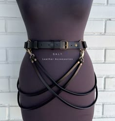 Belt with 2 buckles (front and rear) and 4 O-rings. Leather strap width - 2,5 cm. Hip straps width - 1 cm Thickness of leather is 3 mm Hip straps are removable, fixed with spring hook. Diameter of rings is 4,2 cm. Adjustable Harness Fashion Outfits, Harness Belt Outfit, Leather Harness Outfit, Rave Harness, Waist Harness, Belts For Dresses, Sew Accessories, Harness Outfit, Leather Corset Belt