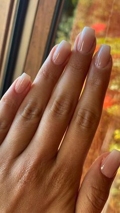 Viele Frauen fürchten sich ein Leben lang vor kurzen HaarschnittenViele unserer Kolleginnen fallen auch in dieser GruppeDafür haben wir keine ErklärungBob Frisuren zum Beispiel sind in den... Nude French Tip Almond Nails, Kiss Acrylic Nails, Naked Nails, Nail 2024, 2022 Nails, Engagement Nails, Bridesmaids Nails, Trends Nails, Natural Acrylic Nails