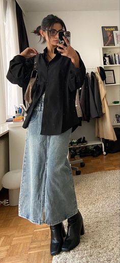 Simple Yet Stylish Outfits, Work Outfits Women Stylish, Outfit Ideas With Boots And Jeans, Winter Fashion Outfits Street Style, Trendy Summer Outfits 2024 Women, Fashion Inspo Midsize, Cute Casual Modest Outfits, Italy Inspo Outfits, Japan Fashion Fall