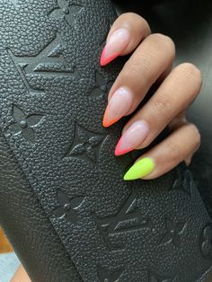 Superbowl Foods, Almond Nails French, French Beach, Nails Neon, Emerald Nails, Neon Green Nails, Recipe Beef, Edge Nails, French Tip Nail Designs