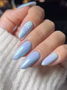 Blue Christmas Nails, Snowflake Nail Design, Blue Chrome Nails, December Nails, Winter Nails Acrylic, Snowflake Nails, Cute Gel Nails, Christmas Nails Acrylic, Short Acrylic Nails Designs