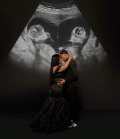 Celebrity Maternity, Maternity Shoot Outfit, Maternity Picture Outfits, Pregnancy Announcement Photoshoot, Baby Announcement Photoshoot, Cute Pregnancy Pictures, Maternity Photography Poses Couple, Idee Babyshower, Baby Announcement Pictures