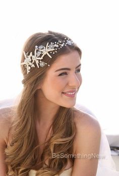 Starfish Hair Accessories, Starfish Headpiece, Beach Wedding Headpieces, Wedding Hair Wreath, Simple Wedding Hairstyles, Hair Wreaths, Beach Wedding Hair, Beach Wedding Inspiration, Beach Bride