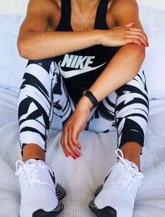 Stylish Gym Outfits, Workout Outfits For Women, Outfit Gym, Estilo Fitness, Fitness Outfits, Perfect Workout, Cute Gym Outfits, Michelle Lewin, Leggings Nike