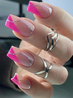 side pink tips with silver line accent Pink Tip Nails, Pink French Nails, French Tip Nail Designs, Silver Nail, Work Nails, Nails Diy, Diy Spring, Short Acrylic Nails Designs