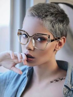 Flaunting cat-eye glasses, full of charm.😍 Online shopping prescription glasses for everyone 👉 Click on the title above for more details 🙌#prescriptionglasses Womens Glasses Frames, Designer Brands Fashion, Y2k Design, Cat Eye Glasses Frames, Eye Prescription, Eye Glasses Frames, Sunglasses Women Fashion, Glasses Women, Cat Eye Glasses