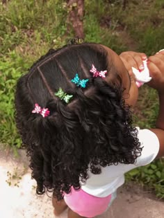 Penteado infantil cabelo cacheado Little Curly Girl Hairstyles Kids, Mixed Curly Hairstyles Kids, Hair Styles For Curly Hair Kids, Curly Toddler Hairstyles, Hairstyles For Kids Short Hair, Penteados Fáceis Infantil, Curly Hairstyles Kids, Hairstyle For Kids, Aurora Hair