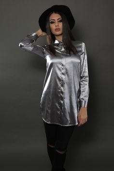 Silver Shirt Outfit, Shiny Outfits, Long Shirt Women, Silver Shirt, Shirt With Buttons, Outfits New Year, Satin Bluse, Satin Blouses