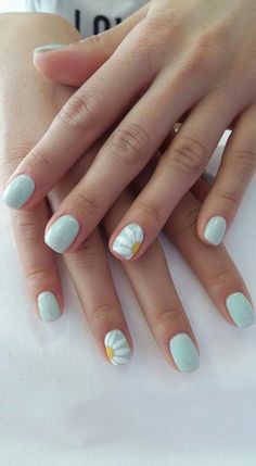 Today we are sharing simple flower nail designs to help you easily transform your nails for the spring season. Simple Flower Nail Designs, Colorful Nails, Simple Gel Nails, Smink Inspiration, Flower Nail Designs, Her Nails, Nails Diy, Cute Gel Nails, Flower Nail